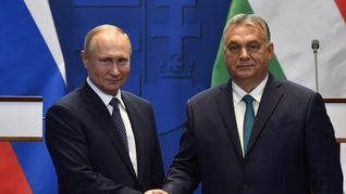 Vladimir Putin, junto a su par húngaro, Viktor Orban.