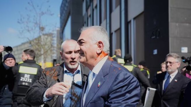 El Sha fue atacado en la capital alemana.