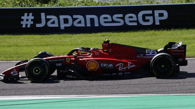 La Ferrari piloteada por el español Carlos Sainz en Suzuka, un circuito hostil para la escudería de la casa de Maranello.