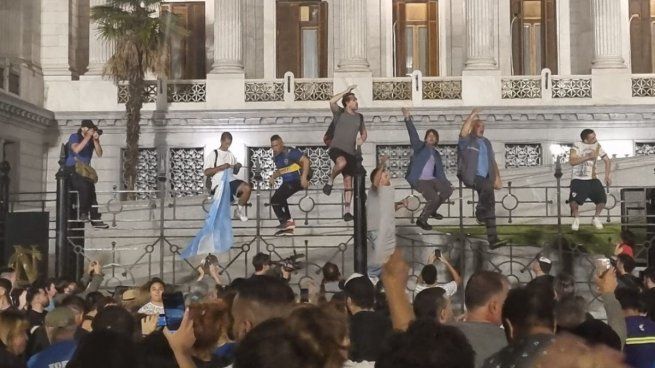 La gente se hizo sentir en el Congreso, tras los anuncios de DNU