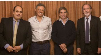 De izquierda a derecha: Pablo García (BICE); Francisco Cabrera (Producción); Luis Caputo (Finanzas); Javier González Fraga (Banco Nación).