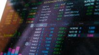 Los operadores se centran ahora en los datos de inflación de Estados Unidos que se publicarán el martes, y que podrían cambiar las expectativas sobre cuándo comenzarán a recortar las tasas los principales bancos centrales.