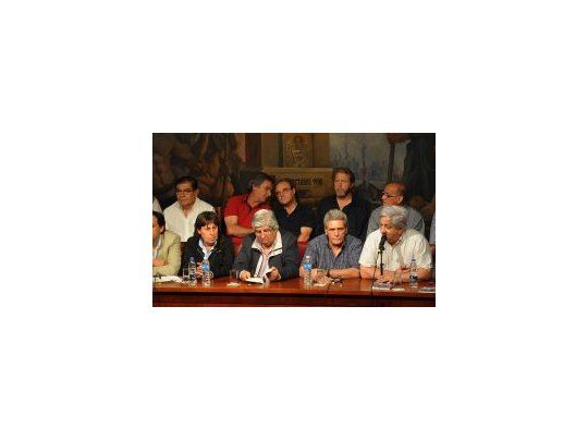 Los gremios opositores se reunieron en la CGT de Azopardo.