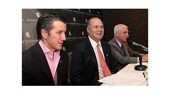 Comparada, Álvarez y Lascurian en la conferencia de prensa. (Foto de Mariano Fuchila)