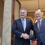 Mario Lubetkin y Pablo Quirno se reunieron este martes en el marco de decidir que harán con la relocalización de la planta de hidrógeno verde en Paysandú. Mario Lubetkin y Pablo Quirno se reunieron este martes en el marco de decidir que harán con la relocalización de la planta de hidrógeno verde en Paysandú.