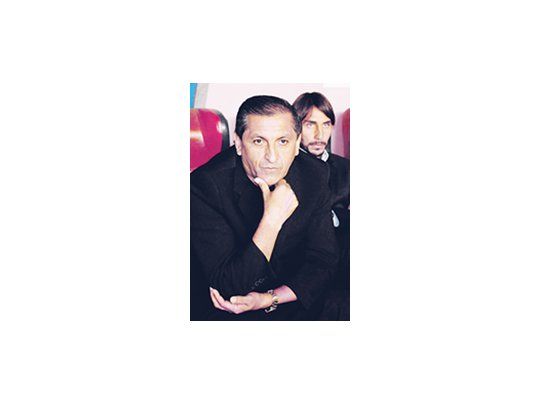 Se queda y mete mano