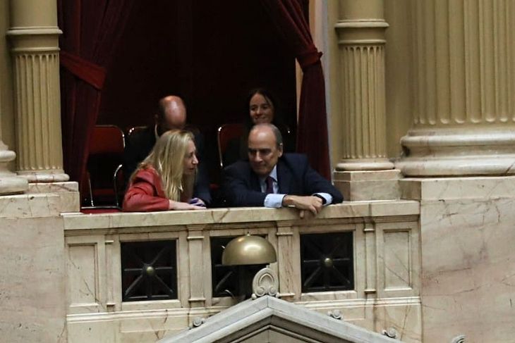 Karina Milei y Guillermo Francos en la sesi&oacute;n de Diputados.
