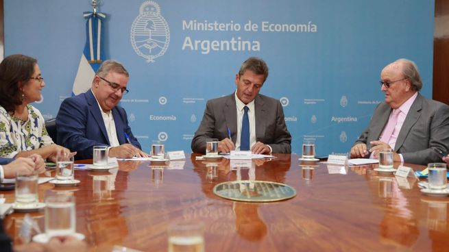 Sergio Massa junto a Raúl Jalil sellaron la incorporación de Catamarca al programa Crédito Argentino.