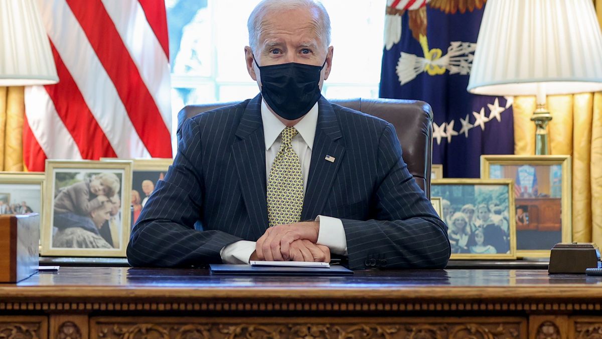 US and UK to ban imports of Russian oil and gas