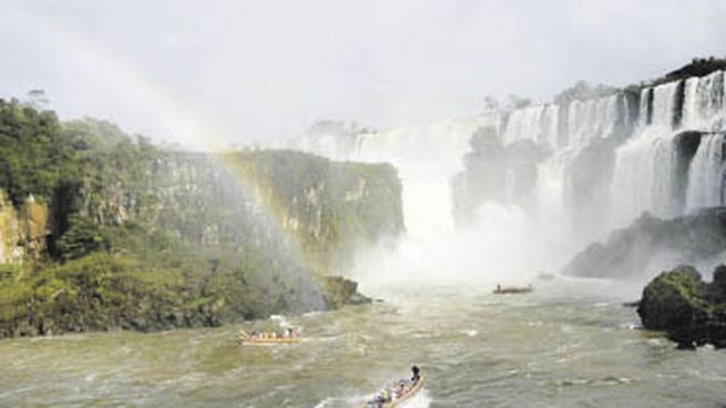 destinos. Uno de los lugares más elegidos por los turistas para el fin de semana largo son las Cataratas de Iguazú, con un 90% de reservas.