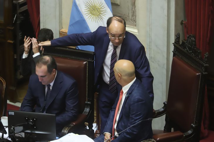 Pablo Blanco junto al presidente provisional del Senado, Bartolomé Abdala. Pablo Blanco junto al presidente provisional del Senado, Bartolomé Abdala.
