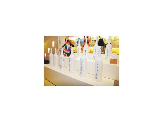 «Arte que encapsula» es un proyecto en homenaje al 10º aniversario del Malba. Se trata de una edición especial de vinos encapsulados dentro de una pieza de la diva del pop, Marta Minujín.