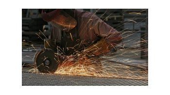 Se contrajo la producción industrial durante el primer semestre del año.