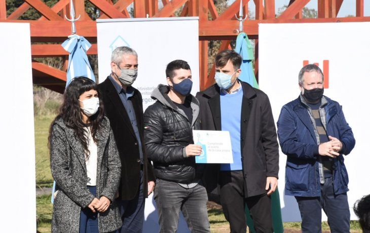 Nueva entrega de créditos “Casa Propia” a vecinos y vecinas de Morón.