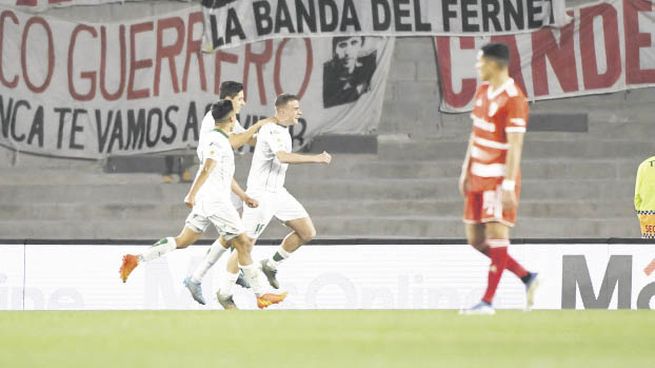pura eficacia. Tuvo Banfield en el área de River para llevarse un triunfo en el Monumental luego de 12 años.