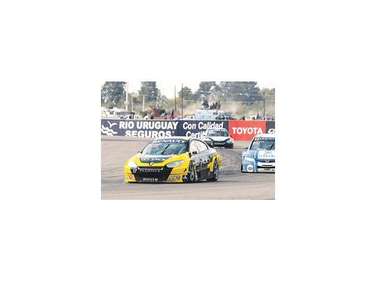 Guillermo Ortelli, con el Renault Fluence, marcó el camino en Mendoza y volvió al triunfo en el TC 2000.