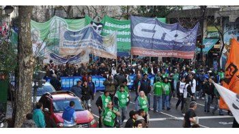 Respecto a la posible fecha de la medida de fuerza, Micheli afirmó que convocarán “para la tercera semana de agosto”.