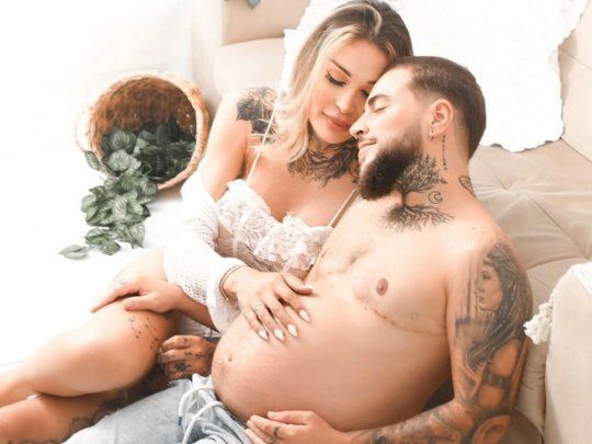 hombre-trans-embarazado-campaña-calvin-klein.webp