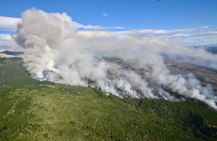 Crece el fuego en el Parque Nacional Los Alerces Crece el fuego en el Parque Nacional Los Alerces
