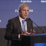 Caputo analiza la arquitectura financiera del bono. Caputo analiza la arquitectura financiera del bono.