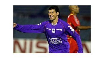 La FIFA no autorizó a Vélez a incorporar al delantero de Defensor Sporting, Rodrigo Mora.