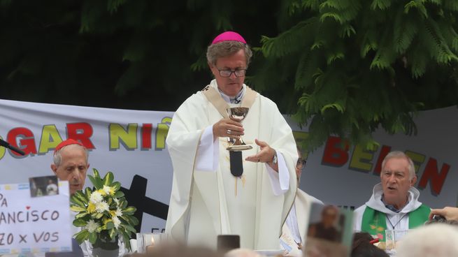 Jorge García Cuerva encabeza la misa para rezar por la salud del Papa Francisco.