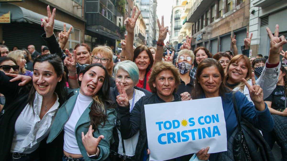Vigilia por Cristina Kirchner: instalarán feria de economía popular