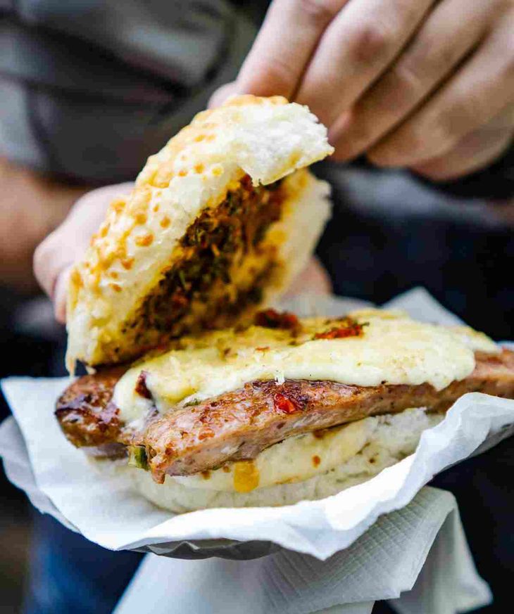 The objective of BA Capital Gastronómica is to promote economic activity through the gastronomic development of Buenos Aires, from the generation of employment and the promotion of sustainable food policies. 