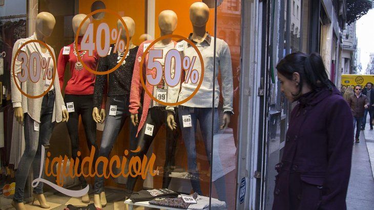 “Es imposible pagar $5 millones de alquiler y vender remeras a $6.000”, asegura un comerciante.