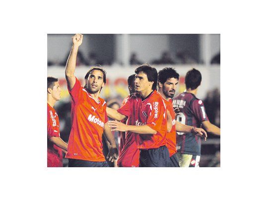 El festejo le duró poco a Independiente. Las buenas intenciones del primer tiempo se esfumaron en el complemento y terminó llevándose un punto que lo preocupa de cara al futuro.