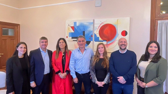 Los diputados bonaerenses Florencia Retamoso, Fernando Compagnoni, Sofía Pomponio, Abigail Gómez y Oriana Colagnutti.