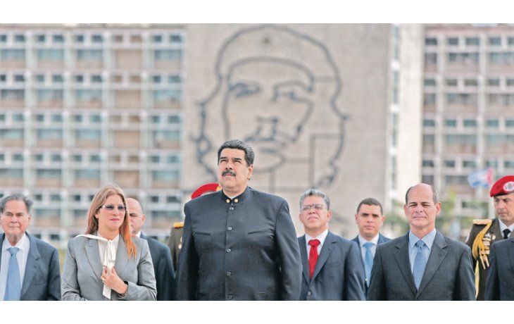 ámbito.com | DEPENDENCIA. El régimen de Cuba es el gran sostén político de Nicolás Maduro dentro de la cúpula chavista.