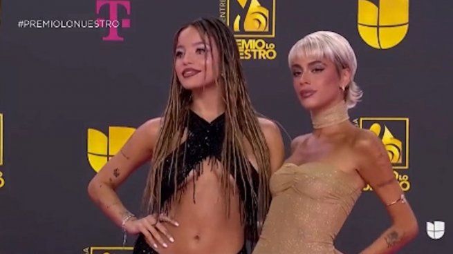 The kiss of Tini Stoessel and Emilia Mernes at the Lo Nuestro awards that shook the networks