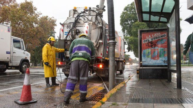 La ciudad debió desplegar 2300 agentes para un operativo por las lluvias.