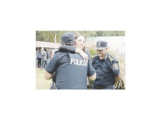 Al asumir, la gobernadora garantizó a la fuerza que haría “la mejor oferta salarial posible”.