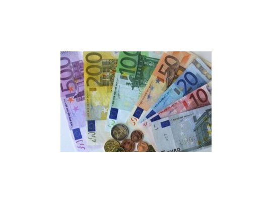 Euro tocó mínimos por debajo del valor de su estreno