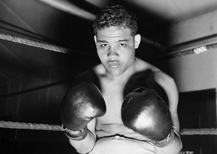 Louis derrotó a James Braddock y se coronó campeón mundial en 1937. Louis derrotó a James Braddock y se coronó campeón mundial en 1937.