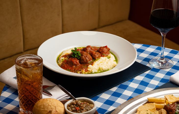 Dirección: Av. García del Río 2957, Saavedra. Dirección: Av. García del Río 2957, Saavedra.