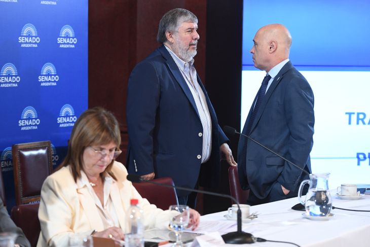 Patricia Bullrich, Jos&eacute; Mayans y Bartolom&eacute; Abdala, protagonistas del debate parlamentario.