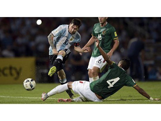 Messi anotó de penal ante Bolivia