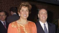 Patricia Kluge junto a su tercer marido, Bill Moses.
