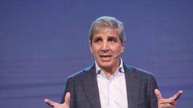 Luis Caputo anunciará un plan para impulsar los créditos hipotecarios con fondos del FGS de ANSES.