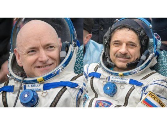 El astronauta estadounidense Kelly Kornienko y su compañero ruso, Sergey Volkov,