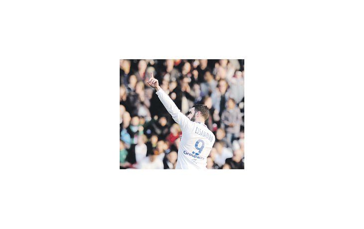 Hat-trick de Licha.