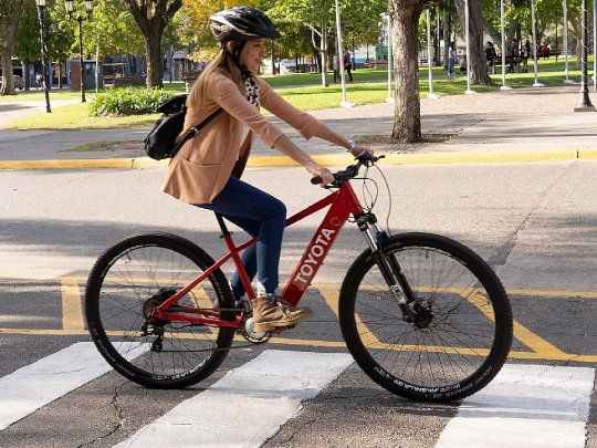 Las bicicletas eléctricas T-Bikes de Toyota son vehículos prácticos de cero emisiones que permiten completar la mayoría de los trayectos diarios de las personas en la ciudad.