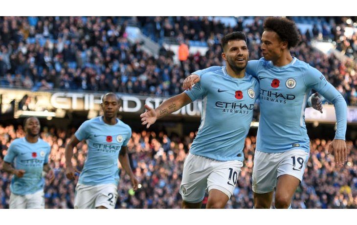 Agüero celebra un nuevo gol en Manchester City.