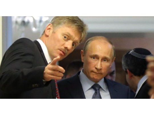 Vladimir Putin y Dmitri Peskov
