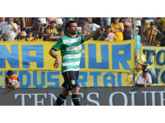Con dos goles, Darío Cvitanich fue la gran figura en la goleada de Banfield sobre Rosario Central.
