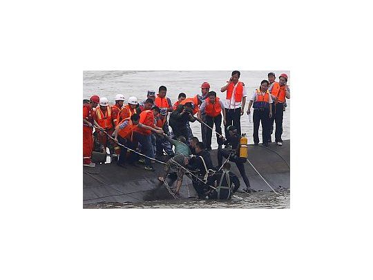 Sólo rescataron a 30 pasajeros.