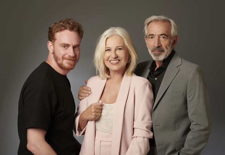 El director Claudio Tolcachir junto a los protagonistas de El director Claudio Tolcachir junto a los protagonistas de